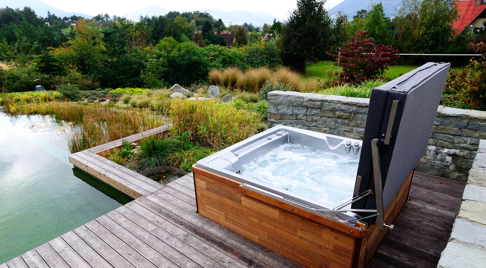 USSPA Whirlpool mit automatischer Abdeckung