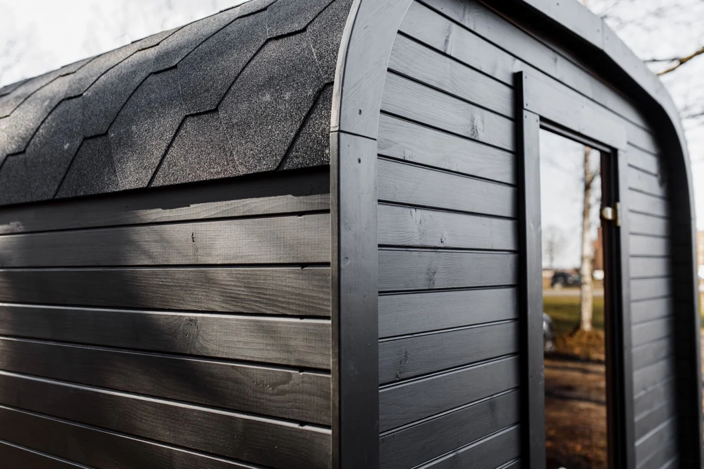 Innenraum der CUBE Sauna mit Vorraum