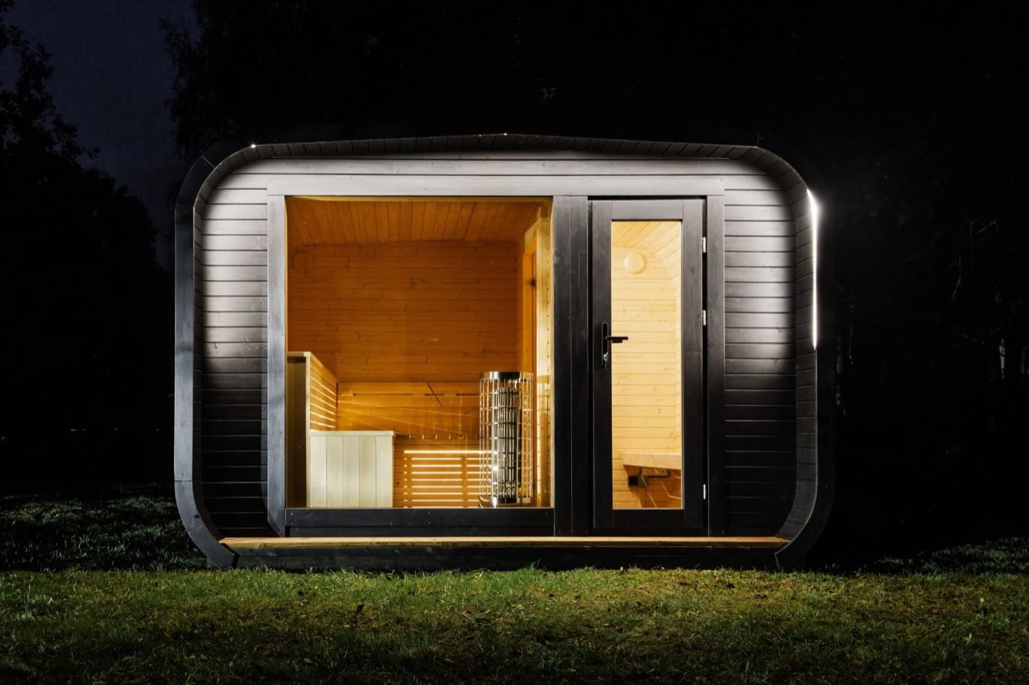 Innenraum der LUX Sauna mit Vorraum